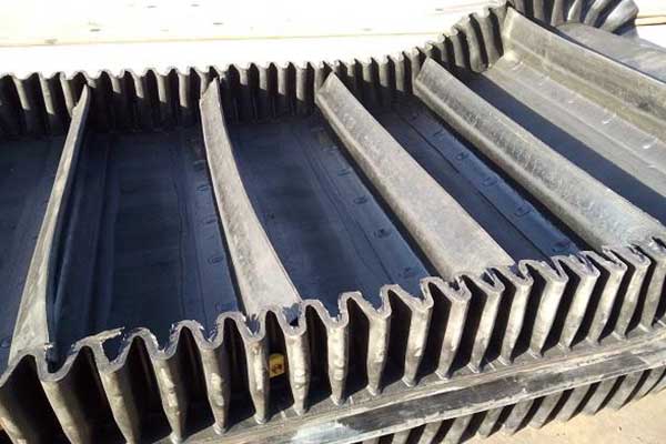 裙邊輸送帶 裙邊輸送帶